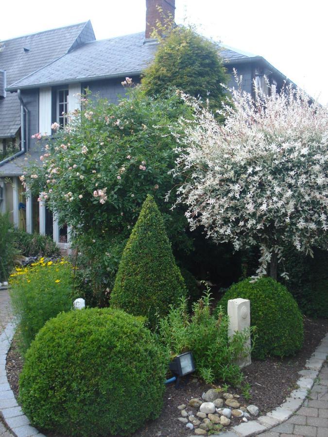 Au P'Tit Jardin Hotel Saint-Sylvestre-de-Cormeilles Exterior photo